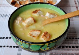Крем-суп из кабачка с копченой курицей
